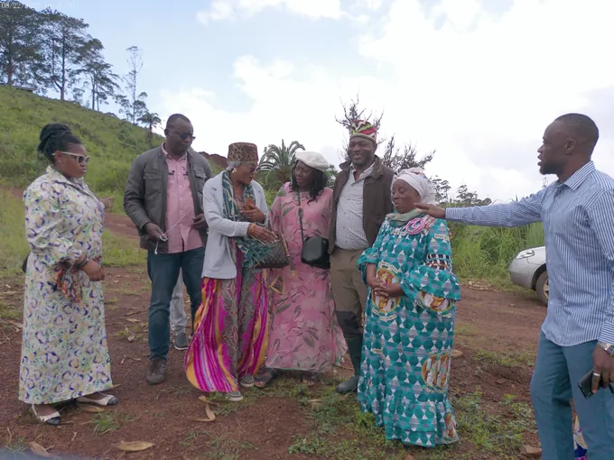 Visite du site des cérémonies funéraires FEÛCHUÉ à KOTOU — photo 2