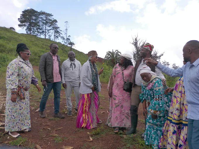 Visite du site des cérémonies funéraires FEÛCHUÉ à KOTOU — photo 1