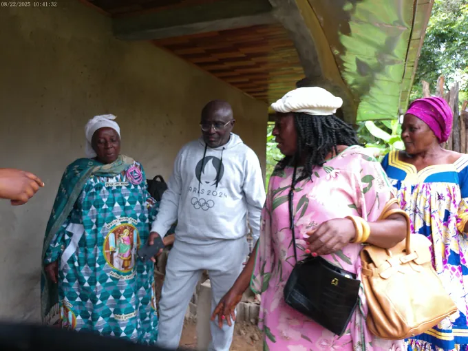 Visite du site des cérémonies funéraires FEÛCHUÉ à KOTOU — photo 5