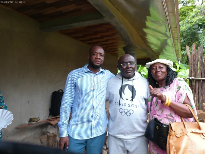 Visite du site des cérémonies funéraires FEÛCHUÉ à KOTOU — photo 9