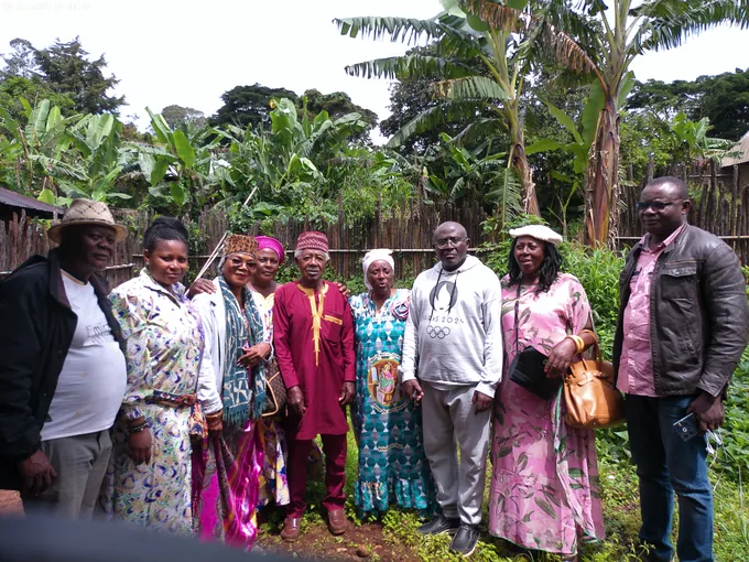 Visite du site des cérémonies funéraires FEÛCHUÉ à KOTOU — photo 11