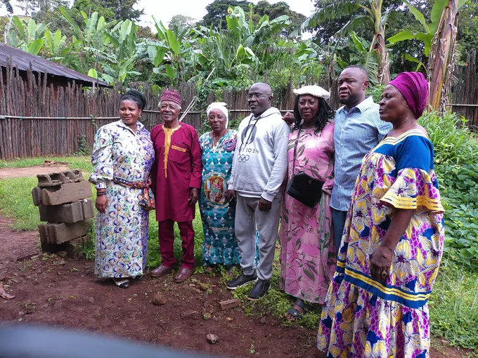 Visite du site des cérémonies funéraires FEÛCHUÉ à KOTOU — photo 13