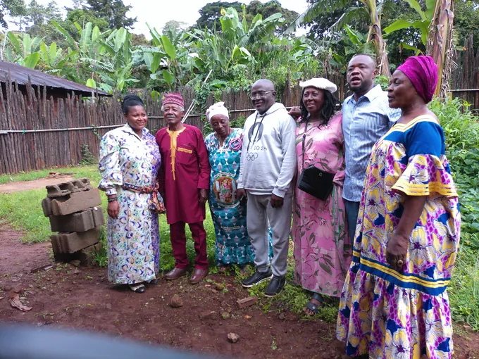Visite du site des cérémonies funéraires FEÛCHUÉ à KOTOU — photo 15